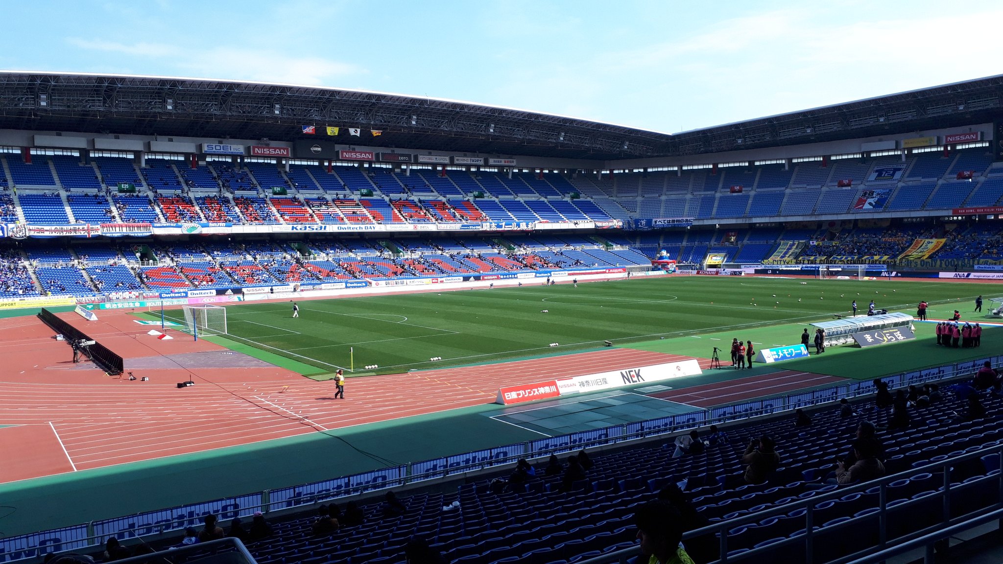 たまけりてい 球蹴亭 26 なべこー会 明日のチケット まだまだあるみたいですよ 明日なら天気も良さそうだし 日産スタジアムならソーシャルディスタンスも保てます 狭いスタジアムの人とは安心度が違う 皆で日産スタジアムに行きましょう