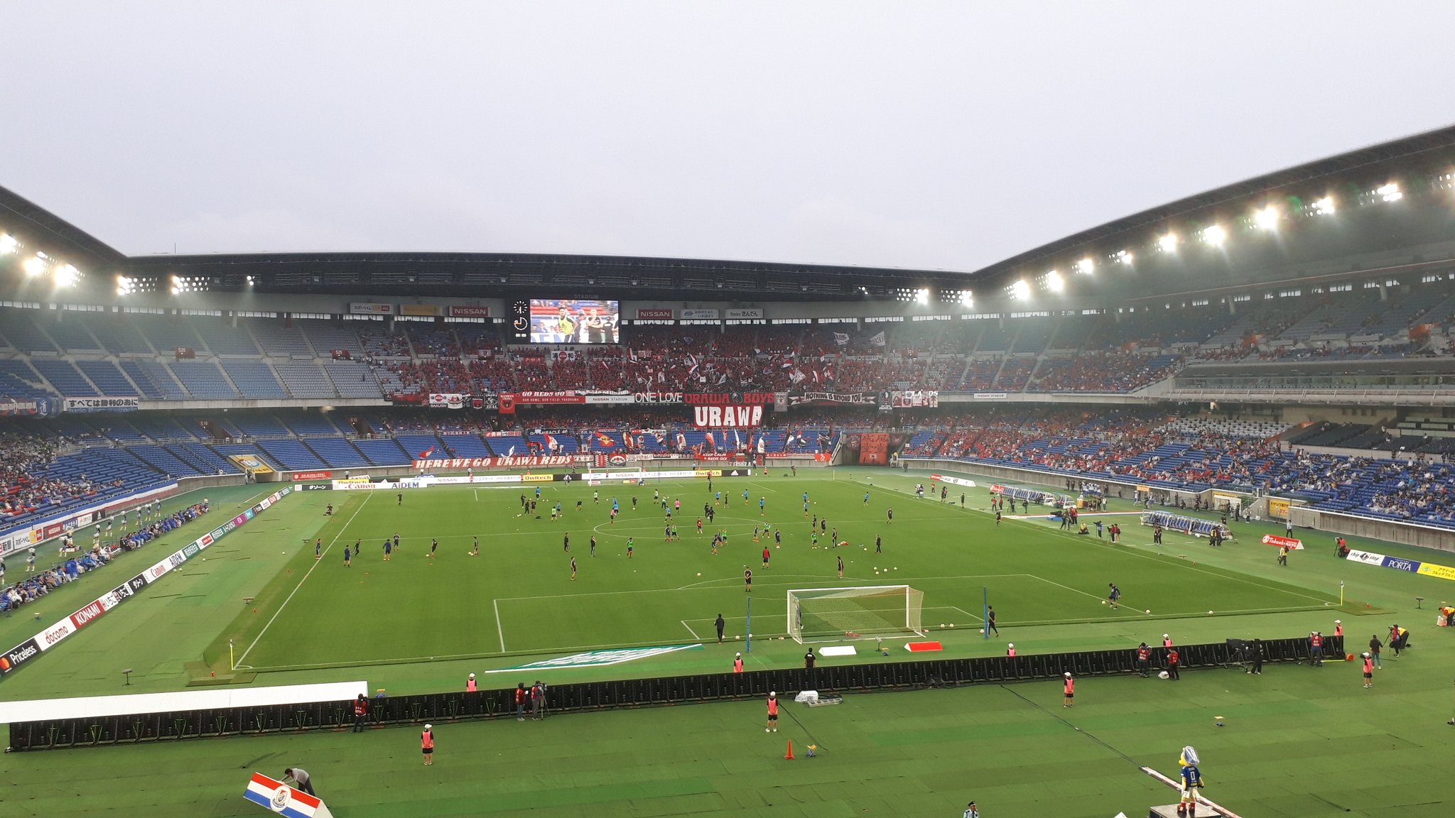 たまけりてい 球蹴亭 26 なべこー会 明日のチケット まだまだあるみたいですよ 明日なら天気も良さそうだし 日産スタジアムならソーシャルディスタンスも保てます 狭いスタジアムの人とは安心度が違う 皆で日産スタジアムに行きましょう