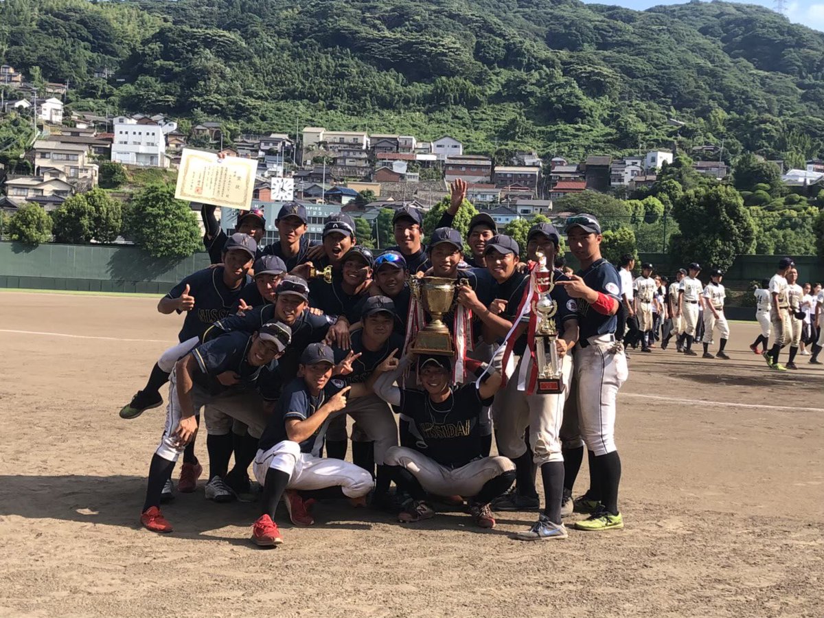 NISSIDAI_BBC's tweet photo. 新入生の皆さんご入学おめでとうございます㊗️
去年は残念ながら新型コロナウイルスの影響により活動がほとんど行われなかったのですが、基本的な野球部の活動日は水曜、土曜、日曜です⚾️土日は練習試合、公式戦も行われます！
プレーヤー、マネージャー共に興味のある方はお声かけ下さい🌟 https://t.co/JgiLObXOx4