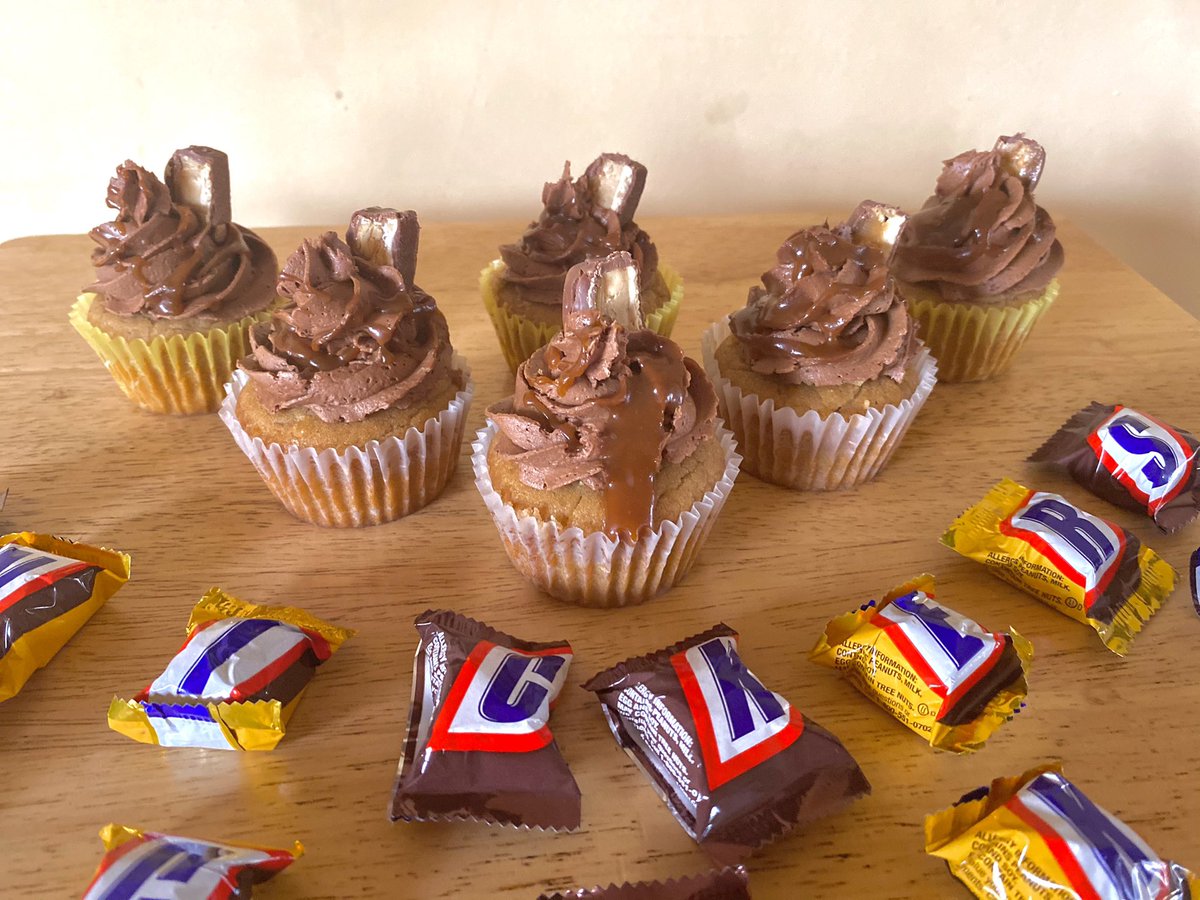 NikyiaR's tweet photo. new cupcake flavor! snickers cupcakes DM me to place your orders or just make request on what new flavors I should add #baker #cupcakes #dmvcupcakes
and yes I made everything on the cupcake (except the piece of snicker). https://t.co/VzDozbJm5V