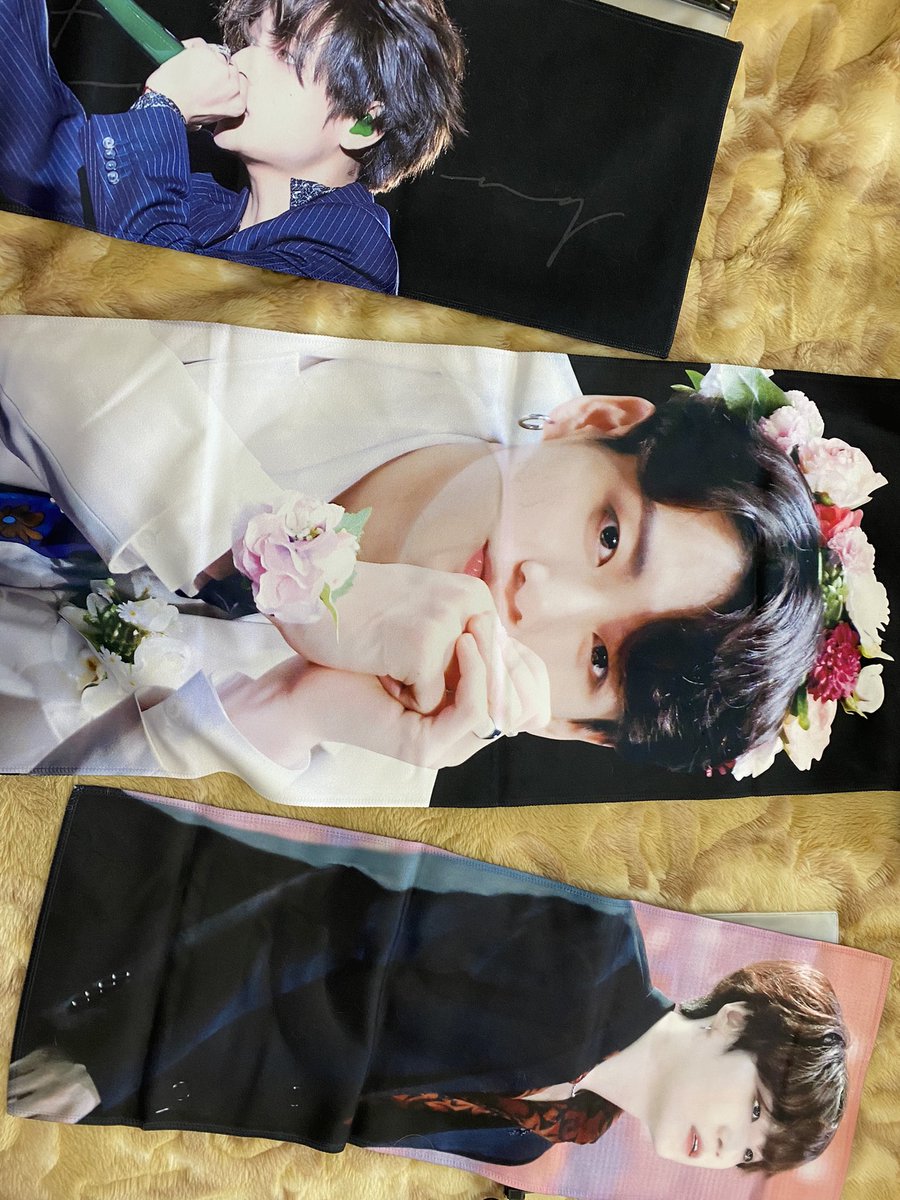 thyyyxz's tweet photo. バンタンのグッズ売ります。スローガン やライブグッズあるので、欲しい方言ってください
#BTS #btsグッズ #バンタン https://t.co/Mai6cT4res