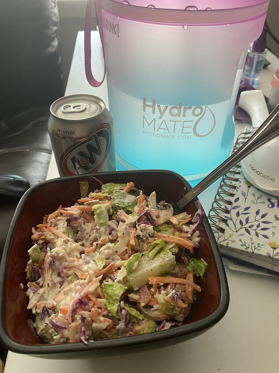 tifmjohnson's tweet photo. Lunch earlier and dinner now!
#salad #shreddedcarrots #purplecabbage #shreddedwhitecheddarcheese #limepepper #bacon #ranchdressing #zerosugaraandw #aandwrootbeer #gallonofwater #HydroMATE #carneguisada #lowcarbtortilla #lowcarb #lazyketo #vegas2021 https://t.co/QfeLxUgHJW