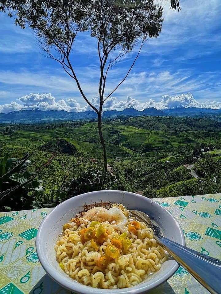 SakhaKevin's tweet photo. Indonesia bukan hanya tentang teroris gaeez
Tapi keindahannya juga😍
Yuuk maree Ngindomie biar g kian oleg otak krn giringan opini to menghakimi https://t.co/wd1NK6vB1e