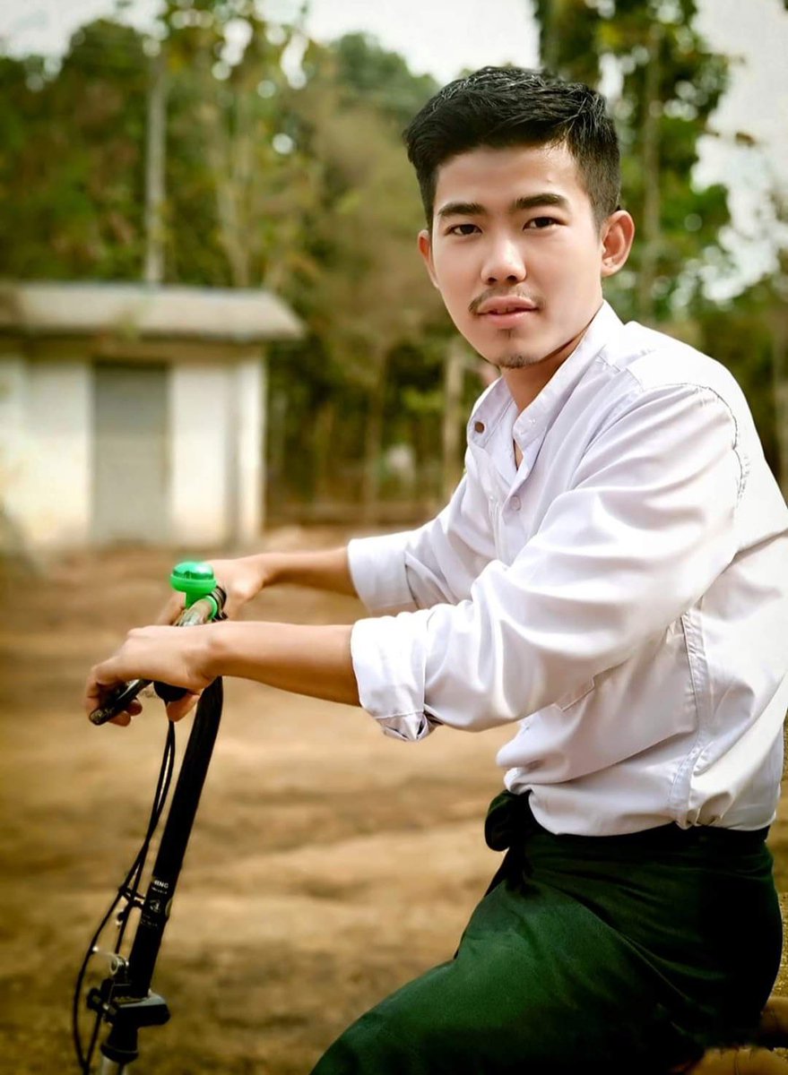 phyokooo17's tweet photo. ေက်ာင္းဆရာေလး မဂၤလာပါေက်ာင္းဆရာေလး အထန္ေလးဟ https://t.co/8qLyt8JmRs