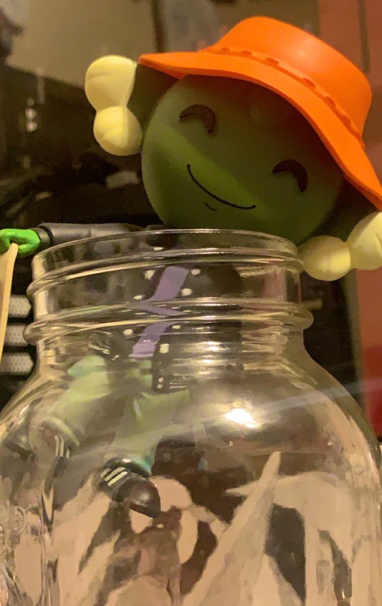 CscoopNoContext's tweet photo. He wont fit in the jar 😔 https://t.co/MKDZAX8mLl