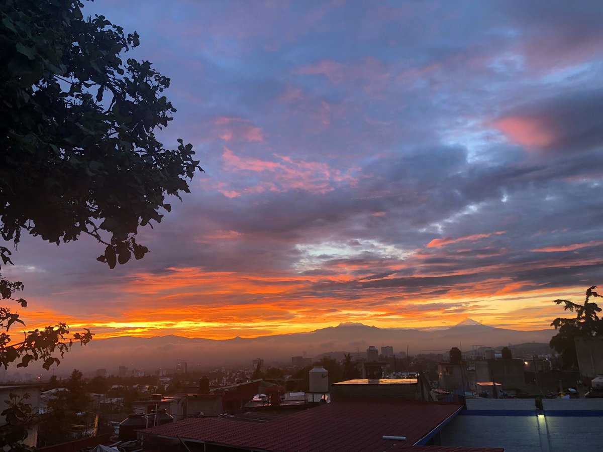 ibrahimHER's tweet photo. Amanecer en la Cdmx  #MexicoEnUnaFoto https://t.co/zbWW6vm8LS