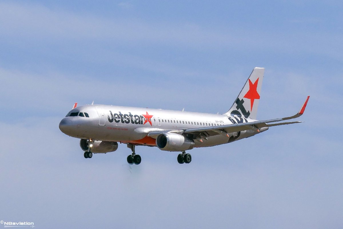 N8aviation's tweet photo. 📸3 Jan 21
🔲 One of Jetstar's #sharklet Airbus' VH-VFQ in the final stages of the RW06 #approach operating JQ974 Adelaide-Perth.
#airbus #a320 #spotting #avgeek #airbusa320 #work #airportlife #love #fridayfinals #fullflapsfriday https://t.co/huBYwRR7BU