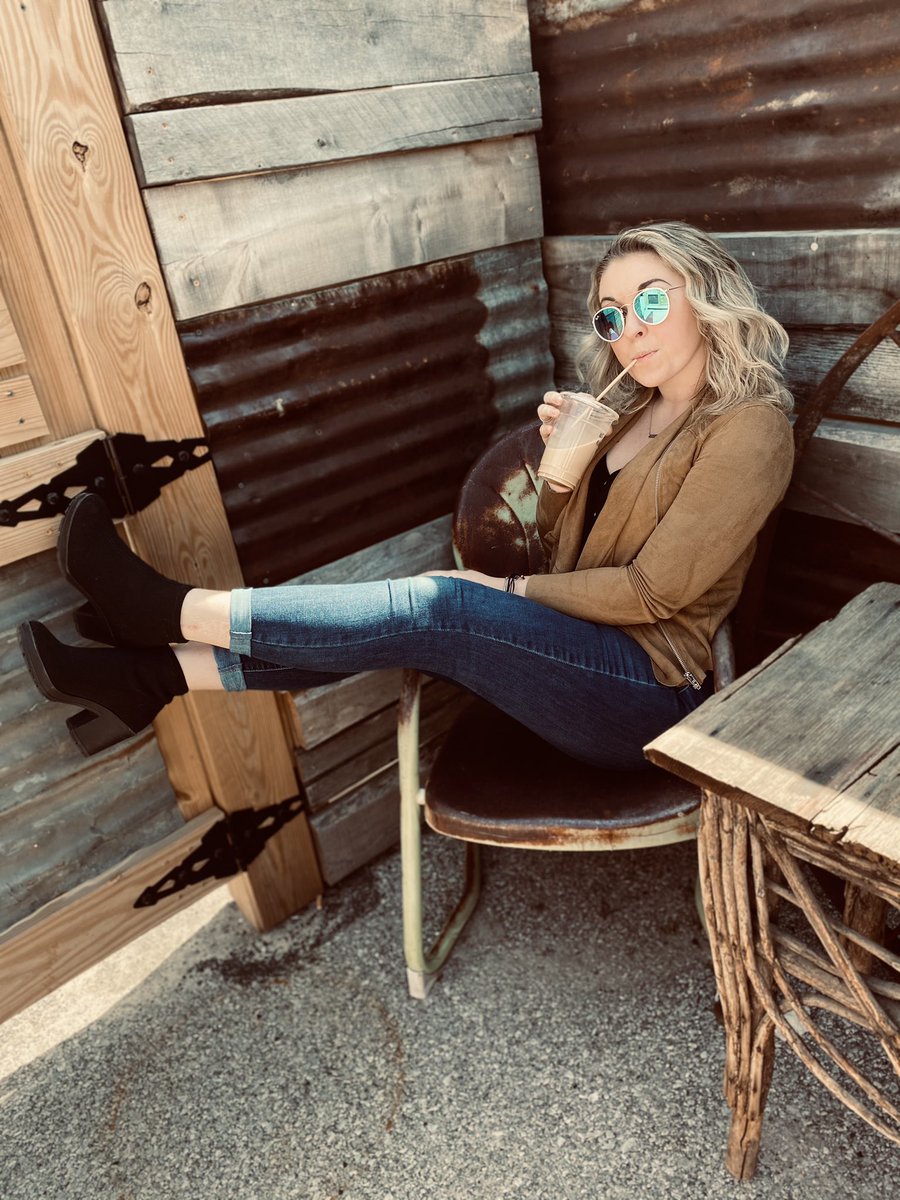 lexcshel's tweet photo. Just giving myself a little appreciation 🤎✨ https://t.co/lB73y3uCPI