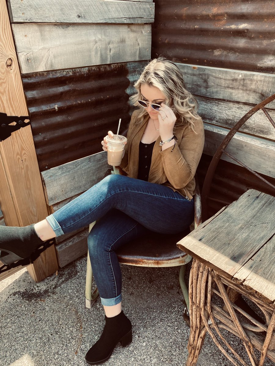 lexcshel's tweet photo. Just giving myself a little appreciation 🤎✨ https://t.co/lB73y3uCPI