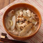 一人暮らしの自炊にはぜひ豚汁を!タンパク質も野菜も取れてレンジで簡単!