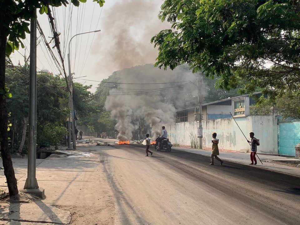 ๐พ๐๐๐ธ๐ฌ๐ฝ (@swemar8) on Twitter photo Terrorists group shoot and kill to citizens at Mandalay #WhatsHappeningInMyanmar #April1Coup Terrorists group shoot and kill to citizens at Mandalay #WhatsHappeningInMyanmar #April1Coup