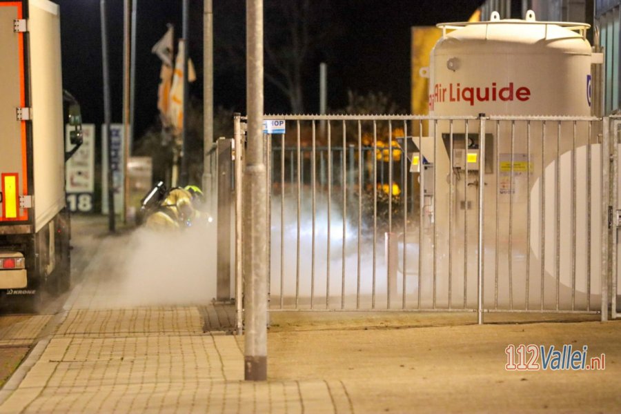 Vrachtwagenchauffeur ontdekt lekkende stikstof tank aan de Ambachtsweg in #Barneveld. 112Vallei.