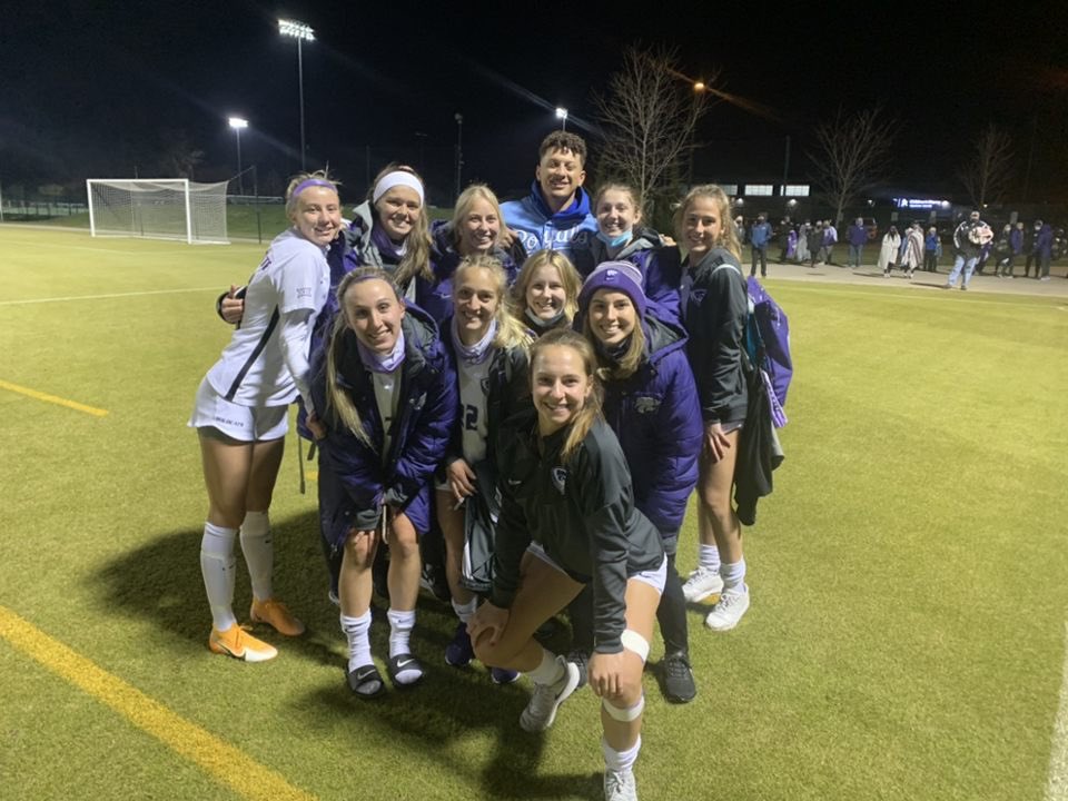 A Lifetime memories and new friends, courtesy of @KCWoSo &amp; @brittanylynne8 w/ <a href="/PatrickMahomes/">Patrick Mahomes II</a> 💙⚽️💜

#KStateSOC x #WePlayForKC