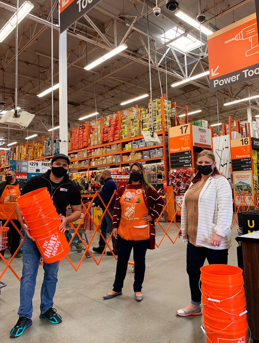 Steven_Z_HR's tweet photo. Huge shout out to Store Manager @letycruz31 for welcoming us to her awesome store and taking the time to meet GM Lori Bowen! We go back 14 years with Home Depot to Cypress Park! Such great memories! #TheHomeDepot #HomeDepotPro #THDPro #BuildingStrongRelationships #myTHDhr https://t.co/jc8fDJQnZS