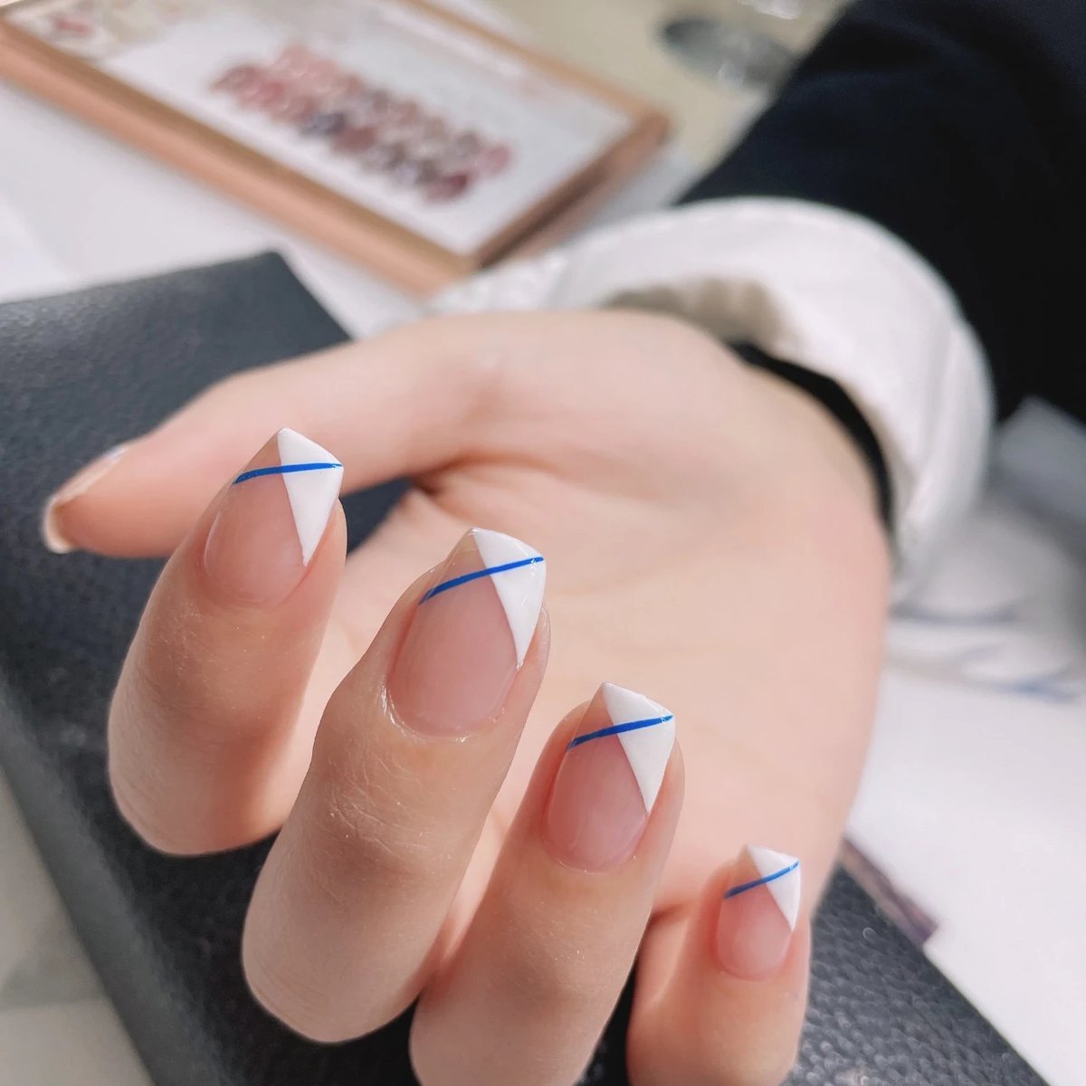 Vicky89163337's tweet photo. #naildesign #nails #nail #nailart #nailsart #nail #nailedit #nailpro #nailshop #nailstyle #nailsaddict #nails2inspire #nailsdid #nailsofinstagram #unhas #unhasdecoradas #unhasdegel #unhasdasemana #euquefiz #linda #unhasartísticas #luxo #delicadeza #chique https://t.co/5tLcTsTRu9