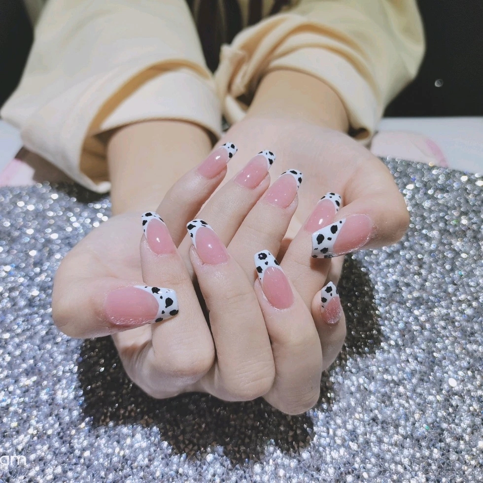 Vicky89163337's tweet photo. #naildesign #nails #nail #nailart #nailsart #nail #nailedit #nailpro #nailshop #nailstyle #nailsaddict #nails2inspire #nailsdid #nailsofinstagram #unhas #unhasdecoradas #unhasdegel #unhasdasemana #euquefiz #linda #unhasartísticas #luxo #delicadeza #chique https://t.co/5tLcTsTRu9