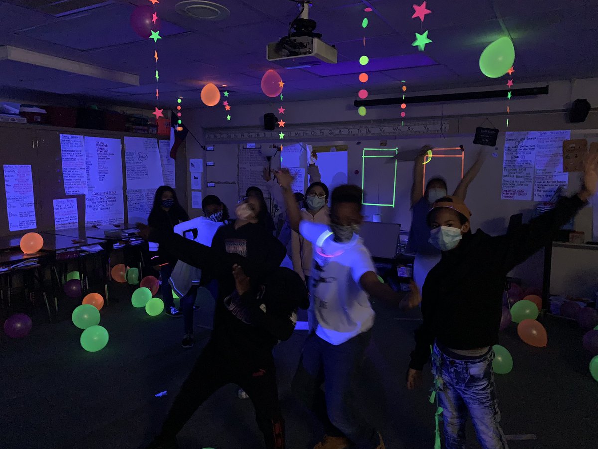 Silas_AMS's tweet photo. There’s nothing quite like a glow party to finish off review week for the writing STAAR! #playtolearntoplay #bethelight @HumbleISD_LLE @MsBenton_LLE_AP @LuciSchulz1 @ElizabethFagen @BurkeMeggan @HumbleISD @Humble_ElemELA #texasstaar https://t.co/NQ8I9t3sj9