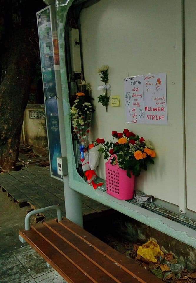 Erk21340766's tweet photo. Nationwide Flower Strikes; Honoring all the 500+ fallen heroes, people place flowers at bus stops, public places, n in pagodas. May their souls rest in peace. Their sacrifice will always be remembered.

NEWS SUPPRESSION 
#Apr2Coup
#WhatsHappeningInMyanmar
#InternetShutdown https://t.co/lx9XpzaAfc