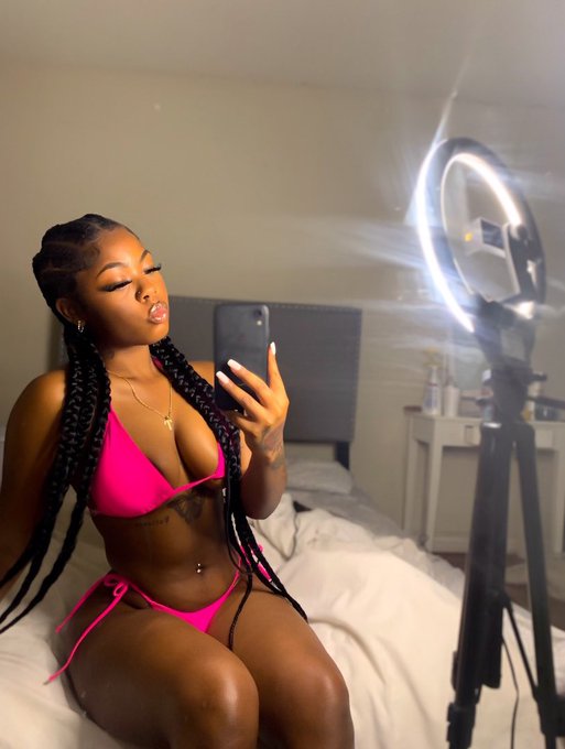 Watch t ☆ j's leaked NSFW photo on TwXstars