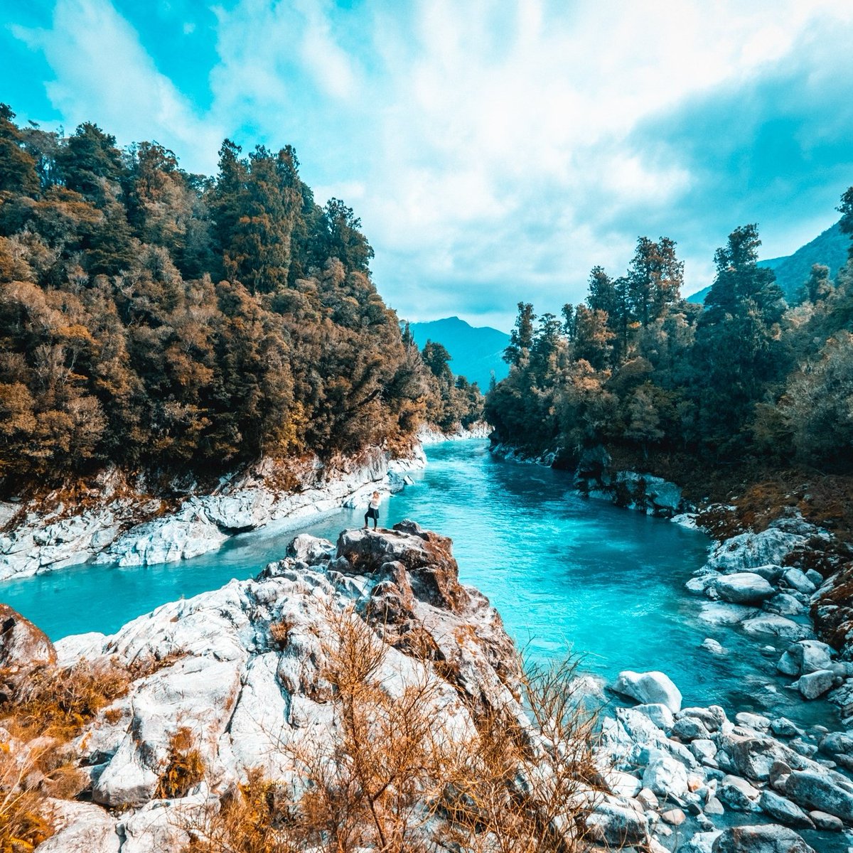 PukkaTravellers's tweet photo. Fairly easy walk to get to - even for the unfit like me. Gosh the water is crystal clear. It will be cold as but fricking amazing to swim in. 
#mytravelguide #vacationstime #worldpic #mytravelpics #seetheworldwithme #walkingtours https://t.co/sUbne6cMIX