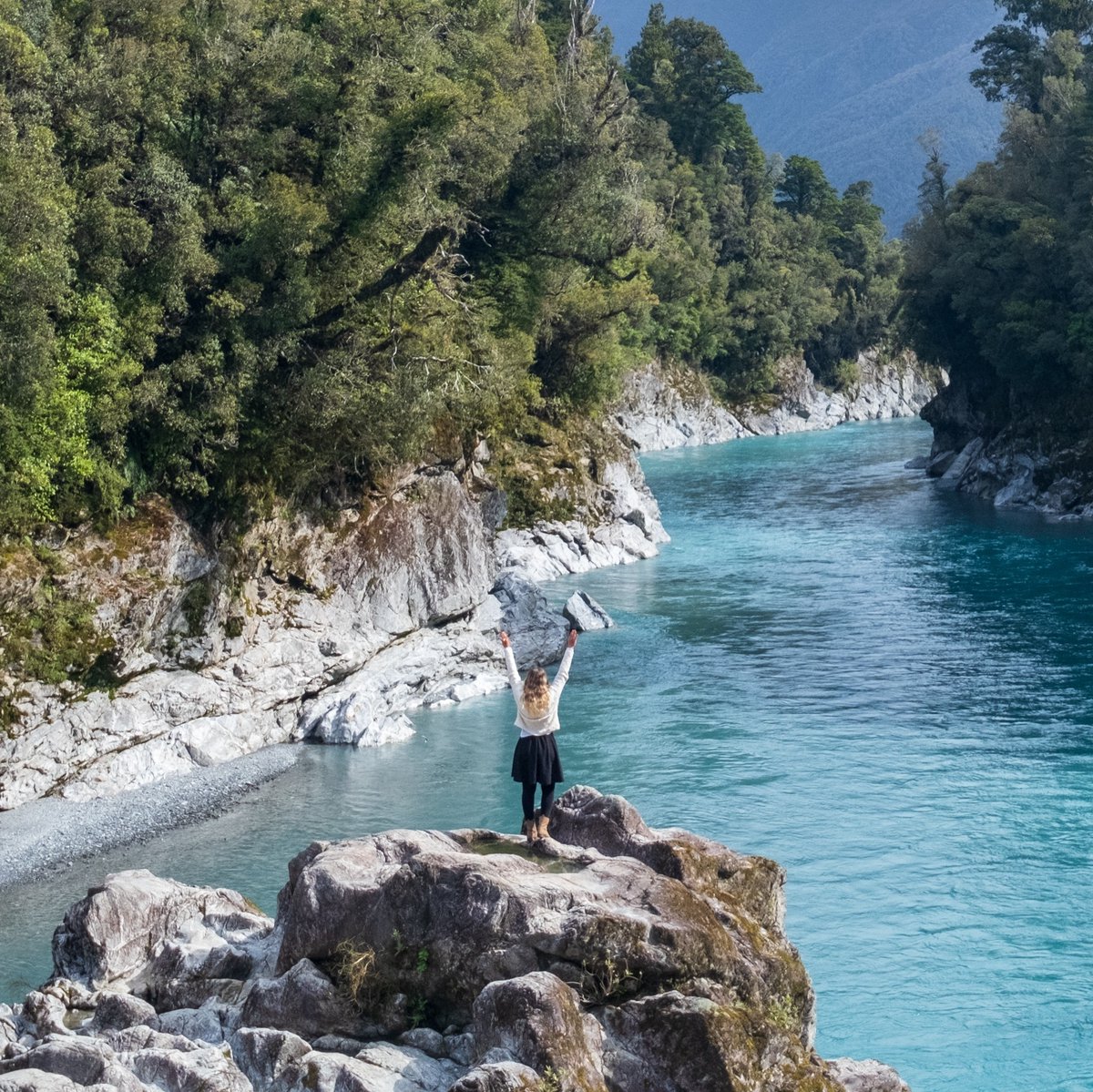 PukkaTravellers's tweet photo. Fairly easy walk to get to - even for the unfit like me. Gosh the water is crystal clear. It will be cold as but fricking amazing to swim in. 
#mytravelguide #vacationstime #worldpic #mytravelpics #seetheworldwithme #walkingtours https://t.co/sUbne6cMIX