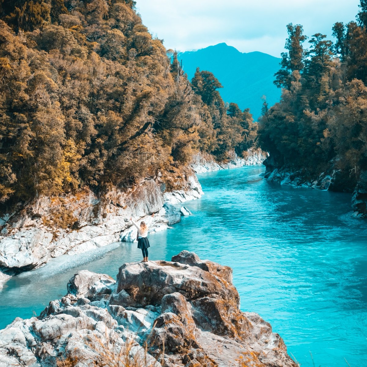 PukkaTravellers's tweet photo. Fairly easy walk to get to - even for the unfit like me. Gosh the water is crystal clear. It will be cold as but fricking amazing to swim in. 
#mytravelguide #vacationstime #worldpic #mytravelpics #seetheworldwithme #walkingtours https://t.co/sUbne6cMIX