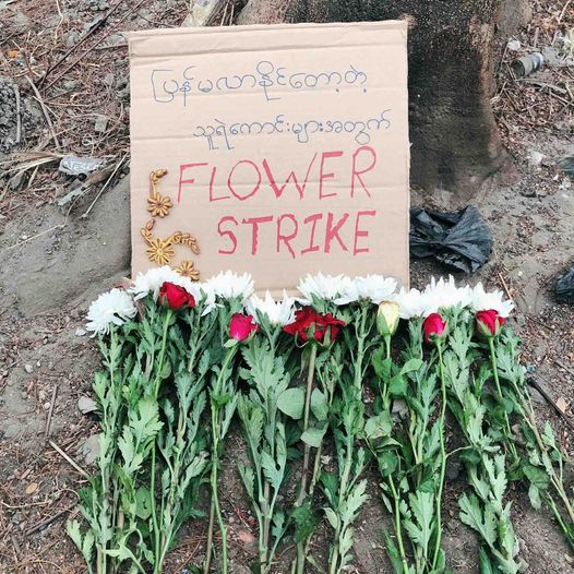 TostevinM's tweet photo. Anti-coup protesters in Myanmar are leaving flowers at bus stops today in memory of those killed by junta forces https://t.co/y5dOwF6cVj #WhatsHappeningInMyanmar https://t.co/1ai1k7Iqk8