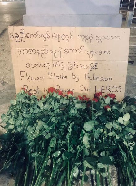 Anti-coup protesters in Myanmar are leaving flowers at bus stops today in memory of those killed by junta forces reut.rs/3fyXLlG #WhatsHappeningInMyanmar