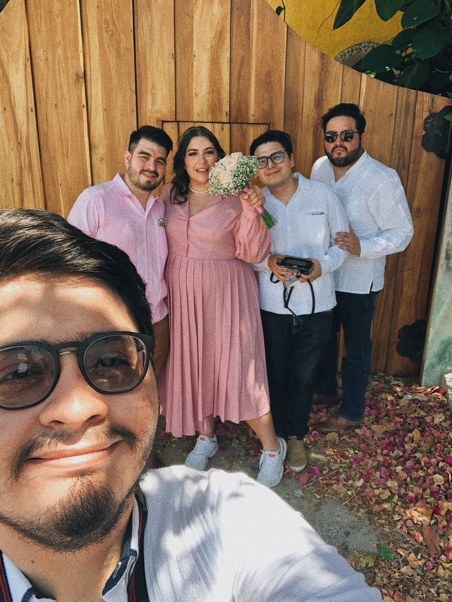AlejandraSaca's tweet photo. Hace una semana nos dimos el sí 🥰 https://t.co/N1rcIaIzWG