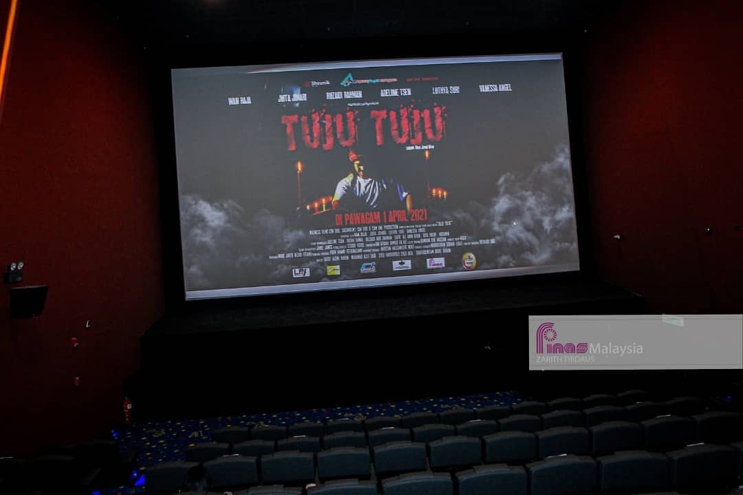 FinasMy's tweet photo. #LensaSinema
#PromoSinema
#JomKePanggung
Program : Malam Gala Filem Tuju Tuju
Tarikh : 1 April 2021 (Khamis)
Masa: 8.00 Malam
Tempat : GSC , Paradigm Mall
Pengarah : Mohd Javed Nizar FDAM
Pelakon : Adeline Tsen , Fasha Damia , Ruzaidi Abd Rahman dan ramai lagi. https://t.co/erKOvbU1V3
