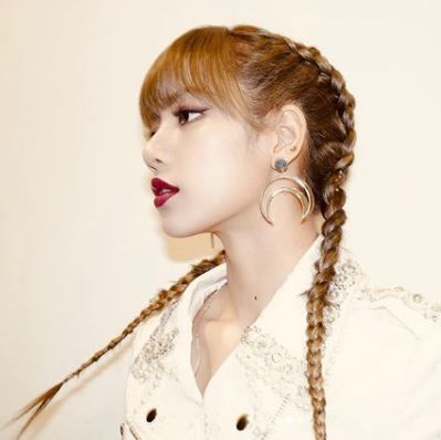 ロングもボブもお似合い Blackpink リサのリアルモードなヘアアレンジ特集