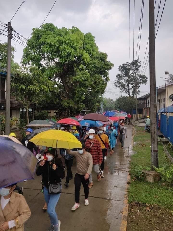 MayMon51753627's tweet photo. Protesters form Moe Kaung City,  Kachin State successfully  held their Revolution of today under the rain drops.

#WhatsHappeningInMyanmar
#Apr2Coup
#InternetShutdown https://t.co/Vm0gKaIjk5