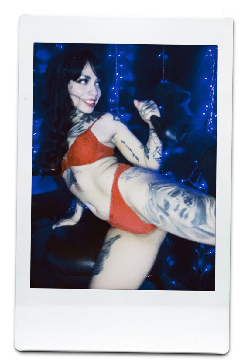 Lenaparadox's tweet photo. Warm ups 💋 https://t.co/z7g5JtyYTP