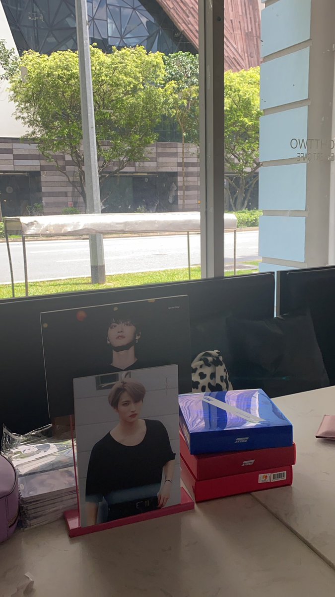 marseonghwaday's tweet photo. come to the admin table to collect ur cupsleeves + gifts! tag us with the hashtag #MARSEONGHWADAY &amp; at the end of the event there will be a small giveaway! <3 https://t.co/l8jur9cCvJ