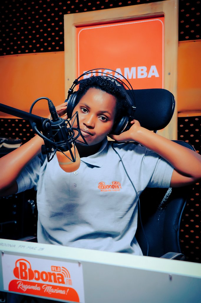 BoonaFm's tweet photo. TGIF! Its Good Friday yet again,where are you catching the best morning show (#SAAYAKAAZI) from? #MollyMugabirwe,#ObadiahSabsonTukahirwa and #Laston are still taking you down till 10am.
Keep it locked here! https://t.co/fwJBCtgSyz
