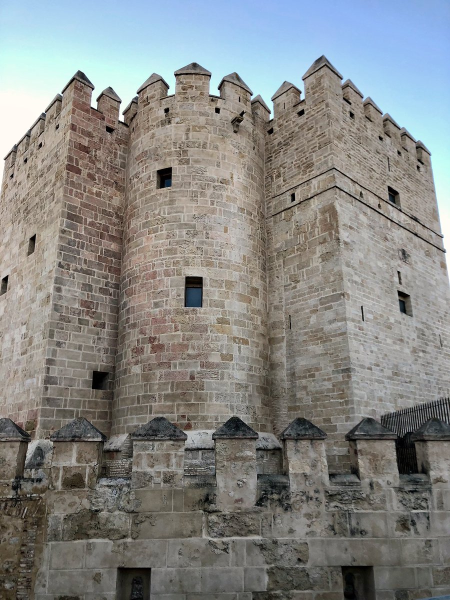 lizzie_hubbard2's tweet photo. Popping back to 2019 and the Roman bridge in #Cordoba #Andulusia #Spain #Espana #Spanish 🇪🇸🇪🇸
Happy #GoodFriday to you all🐣🐣
#FridayVibes #fridaymorning #Travel #traveltribe https://t.co/PyTrf2iWBw