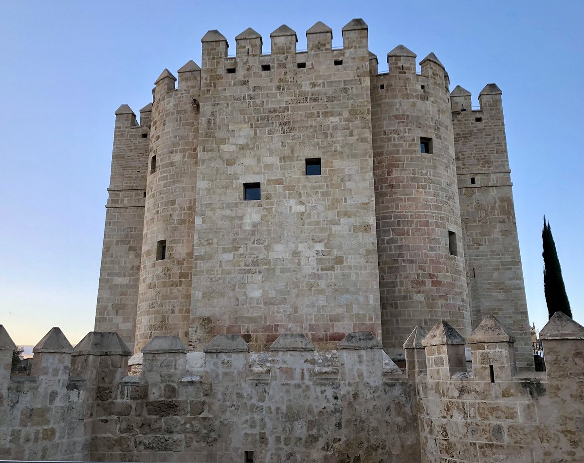 lizzie_hubbard2's tweet photo. Popping back to 2019 and the Roman bridge in #Cordoba #Andulusia #Spain #Espana #Spanish 🇪🇸🇪🇸
Happy #GoodFriday to you all🐣🐣
#FridayVibes #fridaymorning #Travel #traveltribe https://t.co/PyTrf2iWBw