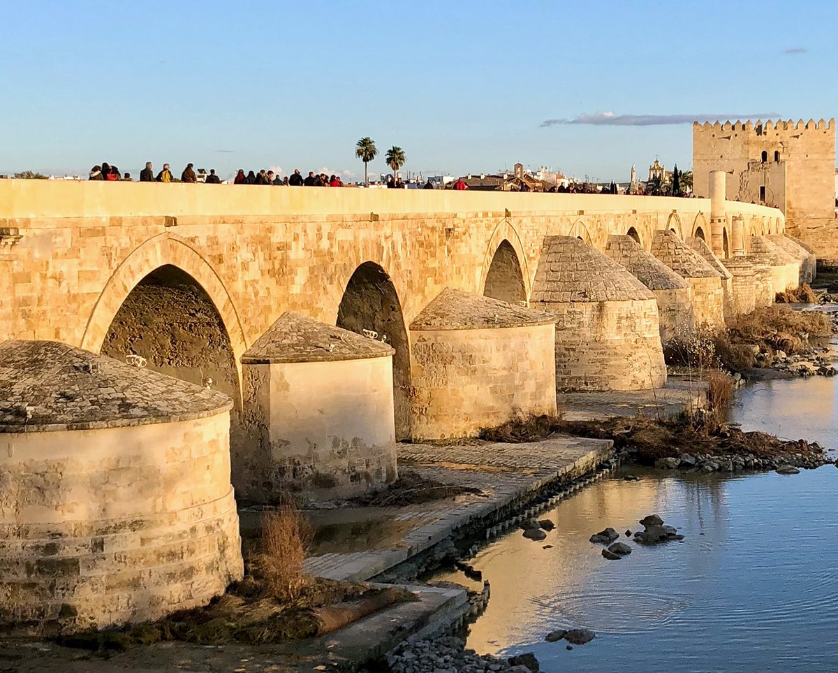 lizzie_hubbard2's tweet photo. Popping back to 2019 and the Roman bridge in #Cordoba #Andulusia #Spain #Espana #Spanish 🇪🇸🇪🇸
Happy #GoodFriday to you all🐣🐣
#FridayVibes #fridaymorning #Travel #traveltribe https://t.co/PyTrf2iWBw