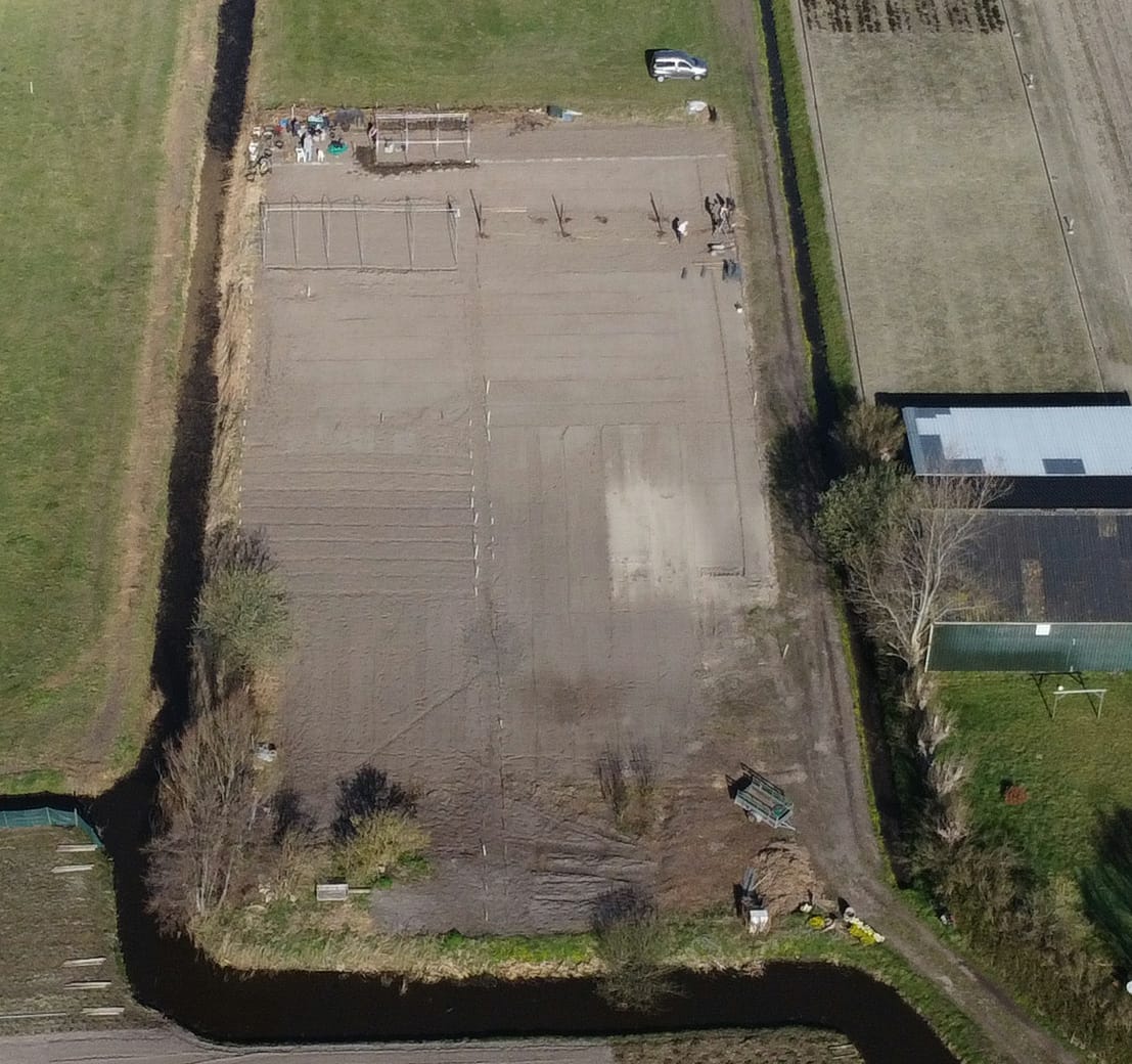 En nu kunnen we planten, zaaien, compost rijden, schuurtje in elkaar zetten, kweektafel opbouwen en dan straks ergens in mei de eerste oogst van het land halen. Kortom, we hebben genoeg te doen. 
#samensterk #nieuwboekhorst #teylingen #noordwijk #gemeenschapslandbouw