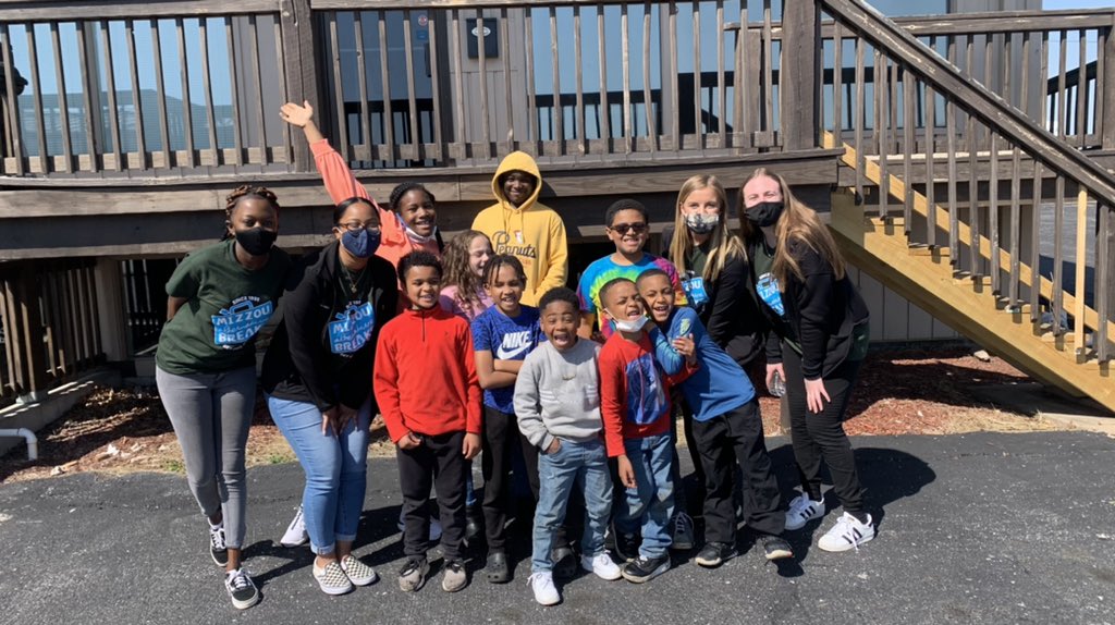 MAB_Springed's tweet image. Day 4 and last day with the kiddos at Kids Ink 📚✏️🎨 we ended our time with them by playing outside and completing a scavenger hunt! 🔍