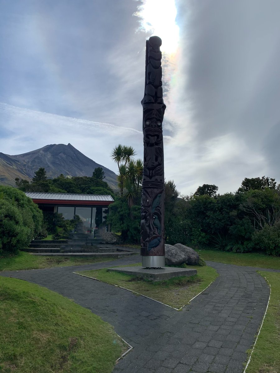 SleepyKizzy's tweet photo. Gorgeous Pou standing strong welcoming all comers to the Maunga, Taranaki. A fitting symbol for this majestic place. https://t.co/jgYyCCIT44