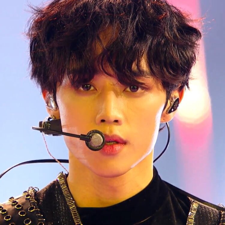 thinksunwoo's tweet image. OWOWWOOWOW