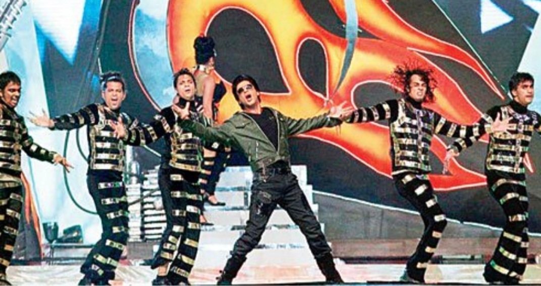 iam4sunrise's tweet photo. .@iamsrk the Megastar #ShahRukhKhan preformed at the spectacular gala ceremony of #IPL6 with leading ladies #Deepika
&amp; #Katrina to the rhythm of American rapper Pitbull.
50,000 people attended the show at salt lake stadium in Kolkata. 
( 2 Apr 2013) https://t.co/fOVA2UiMl2