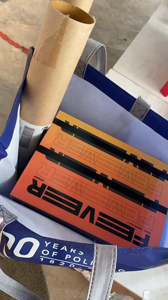 marseonghwaday's tweet photo. free albums at admin table! https://t.co/UbvA1q5tnF