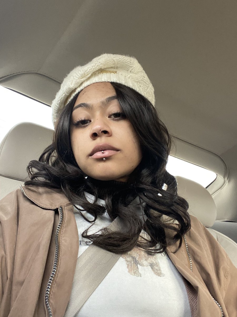devyntylerr's tweet photo. i don’t know what’s happening https://t.co/HgBupUzLjb