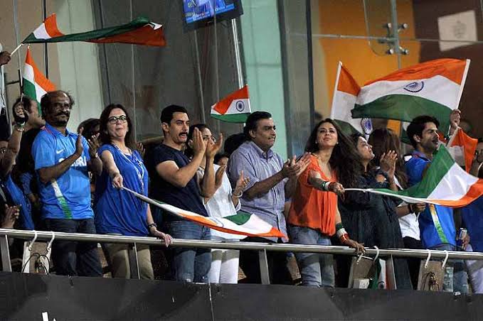 RBSIRAJINI's tweet photo. April 2!  10 years back. Unforgettable moment. India won world cup! Thalaivar #Superstar @rajinikanth watched the final. #RBSI #RepeatRewind https://t.co/KCpqXE1jpc
