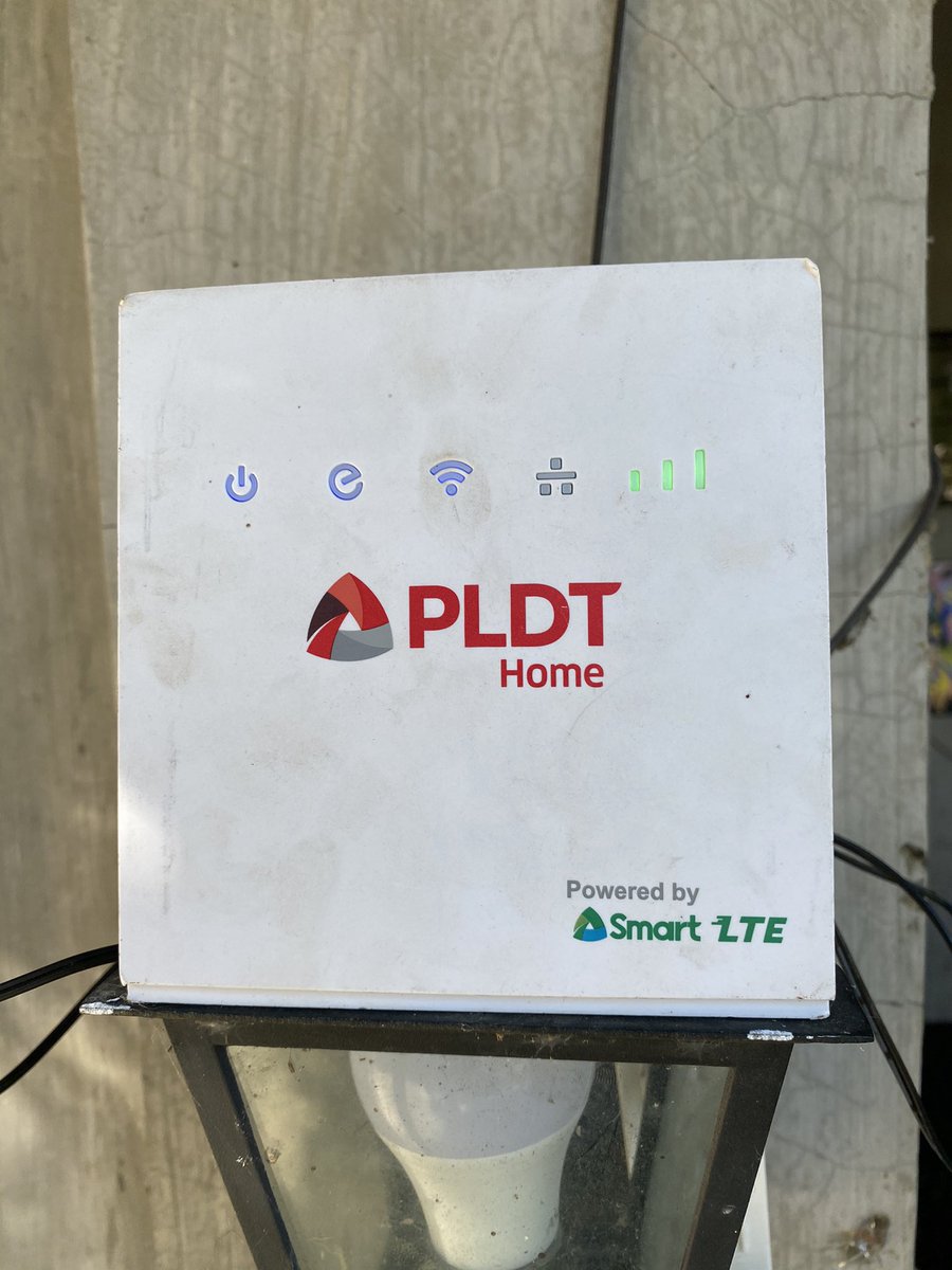 pauClaire's tweet photo. Mabagal to no internet.
@PLDTHome   @LiveSmart 
May load and signal., pero waay internet connection?

iyong smart mobile, may internet naman.. https://t.co/I68Ayc09rO