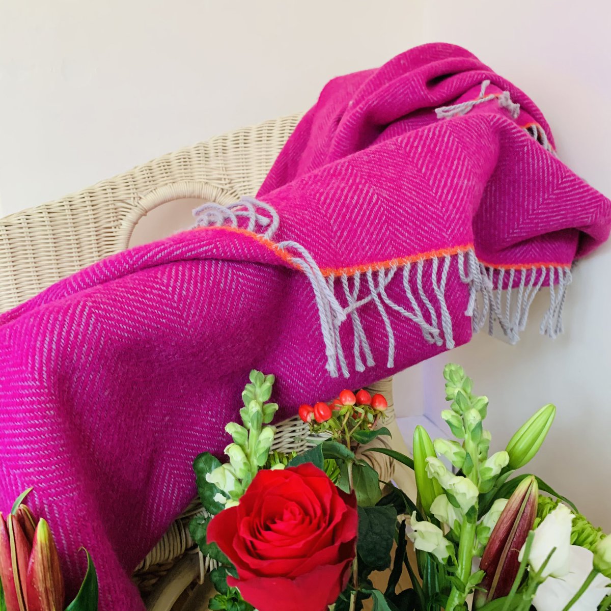 Vibrant pink herringbone wool interior throw @ambuntiwarehouse ⁣
.⁣

 #livingroom #interior #interiorlovers  #homeinspo  #homedesign #livingroomdecor #inspiration #myhome #bedroom #howyouhome #interiorstyle #couchlife #myinterior