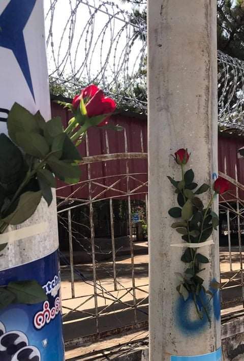 sfys_nn's tweet photo. "Flower strike" is held in #Taunggyi on Apr 2 in memory of those fallen heroes in this "Spring Revolution"

#WhatsHappeningInMyanmar 
#Apr2Coup https://t.co/T8eQ5Ks5y0