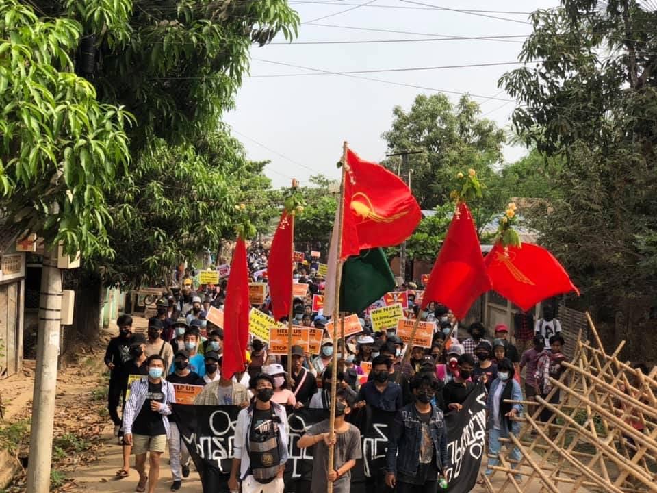 IrrawaddyNews's tweet photo. Protesters in #Bago marched against the military regime on Apr. 2 despite the brutal crackdowns inflicted on the town.
 
(Photo: CJ)
#WhatsHappeningInMyanmar https://t.co/8qeqsQq6bf